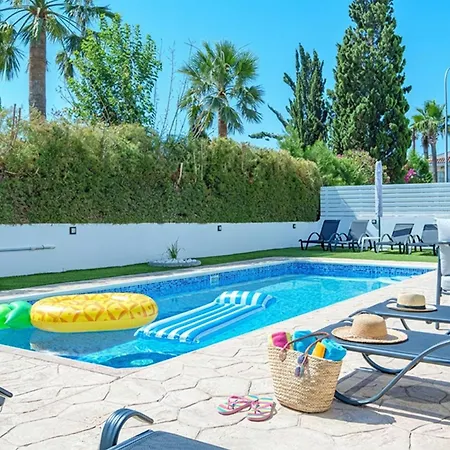 Viridian & Ochre - 4 Deds Luxury In Villa Agia Napa