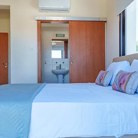 Viridian & Ochre - 4 Deds Luxury In Agia Napa